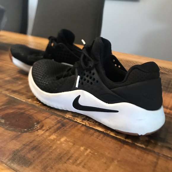 Nike Free running shoes, Size US 7 , Blk/ White - Picture 3 of 4